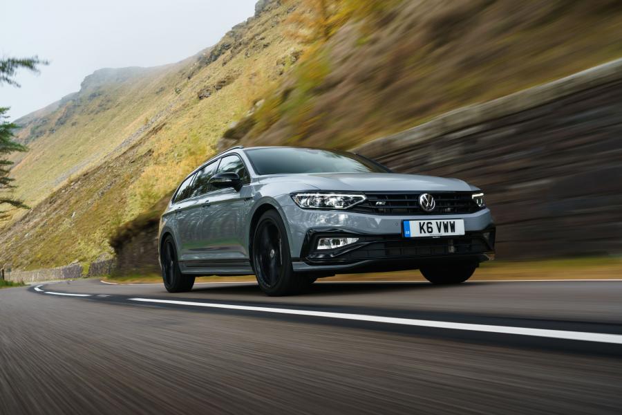  Volkswagen Passat Estate R-Line Edition (B8) 2019 года  (UK) (фото 24 из 31)